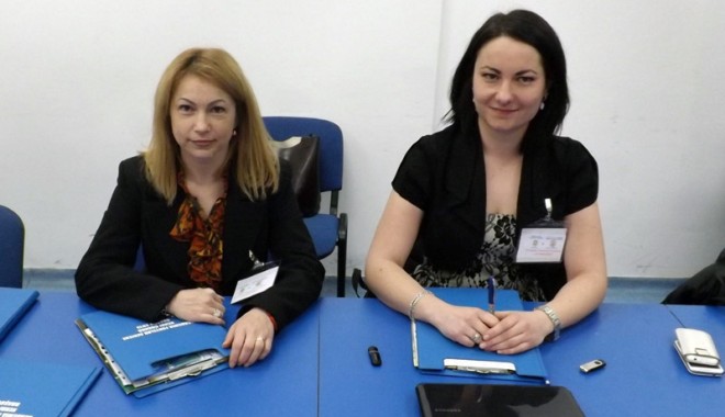 Studenții șaguniști,  pe podiumul Conferinței Internaționale de la Brașov - univsaguna-1365436254.jpg