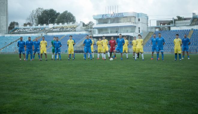 Copiii, încurajaţi să facă sport! Meci special dedicat adolescenţilor amendaţi de poliţişti - unmeci-1602596910.jpg