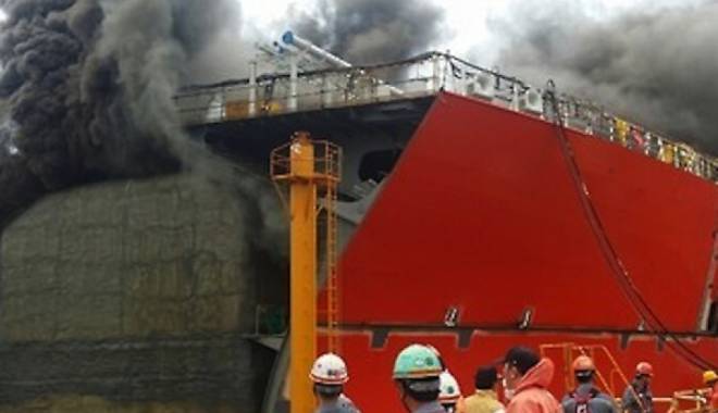 Un muncitor ucis și alți șapte răniți, într-un incendiu dintr-un șantier naval - unmuncitorucis-1447240234.jpg