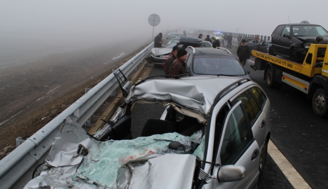 Un nou accident de amploare  pe Autostrada Soarelui.  Peste 20 de persoane rănite - unnouaccident-1479312368.jpg