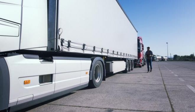 Un nou TIR plin cu gunoaie din Austria, întors din drum de Poliția de Frontieră din România