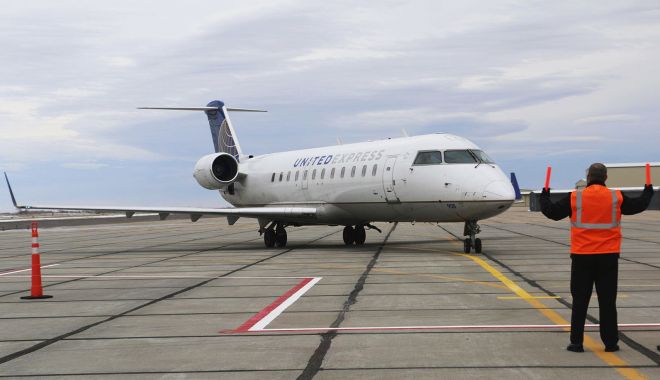 USA Today: Un pasager a sărit dintr-un avion aflat în mişcare - unpasager-1624901394.jpg