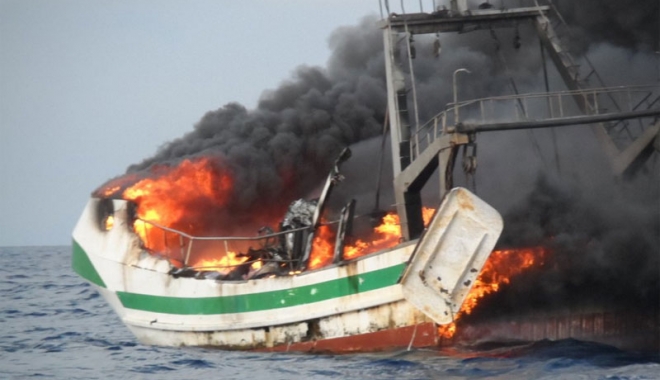 Un pescador s-a scufundat în flăcări - unpescador-1462528408.jpg