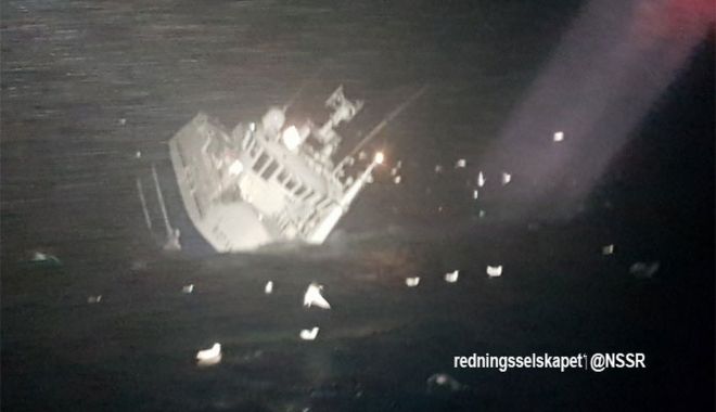 Un pescador norvegian s-a scufundat. Echipajul a fost salvat - unpescadornorvegiansascufundat-1577956514.jpg