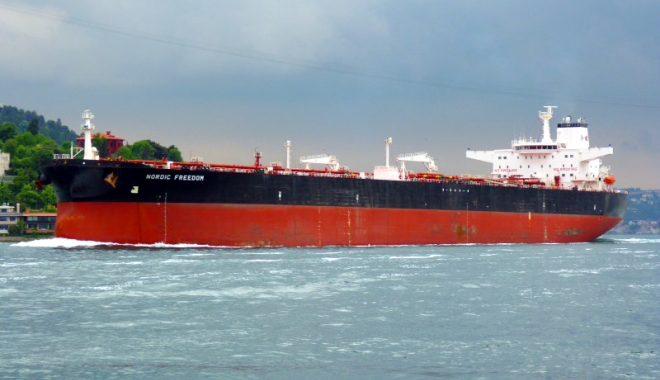 Un petrolier suezmax, atacat de pirații nigerieni - unpetrolier-1460285928.jpg