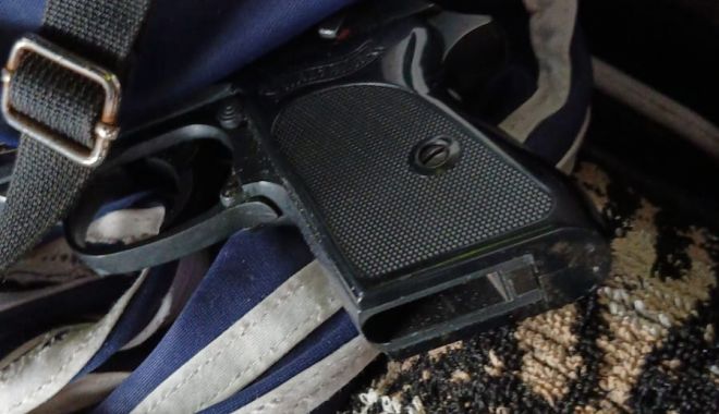 Un pistol „Walther” cu muniție a fost descoperit de vameșii din Albița - unpistolwalthercumunitie-1672840975.jpg