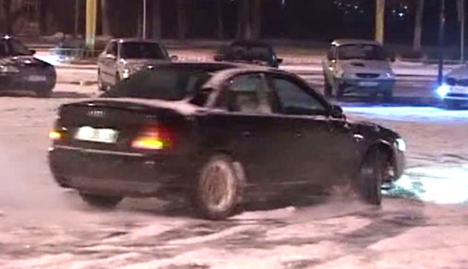 Un polițist și un jandarm, bulgăriți de amatorii de drifturi, în Mamaia - unpolitistsiunjandarmbulgaritidr-1391018249.jpg