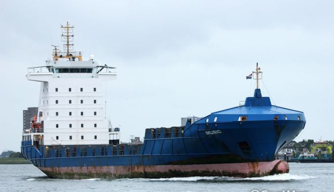 Un portcontainer german s-a avariat la acostare - unportcontainergermansaavariatla-1519902761.jpg