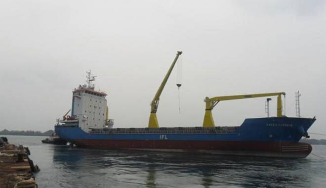 Un șantier naval a capturat  o navă care pleca  fără să plătească reparațiile - unsantiernaval-1442943925.jpg