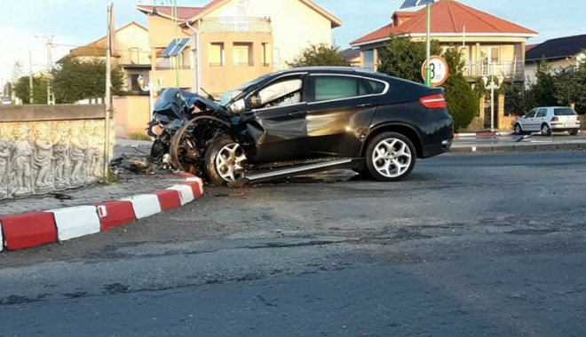 Un șofer beat  a intrat în sensul giratoriu, la Năvodari - unsofer-1507563188.jpg
