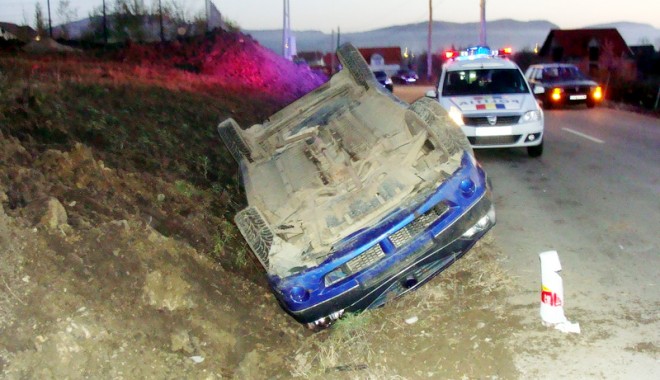 Un șofer băut s-a răsturnat cu mașina - unsoferbautrasturnatmasina-1397491418.jpg