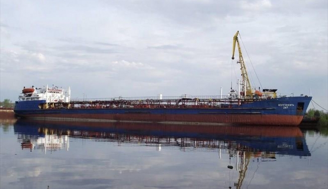 Un tanc petrolier de pe Don, în pericol de fisurare - untancpetroierpedon-1465230967.jpg