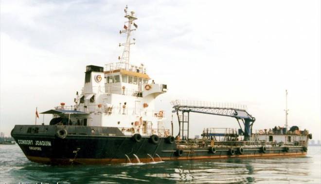 Un tanc petrolier a fost jefuit de pirați, iar echipajul a fost bătut - untancpetrolier-1439128332.jpg