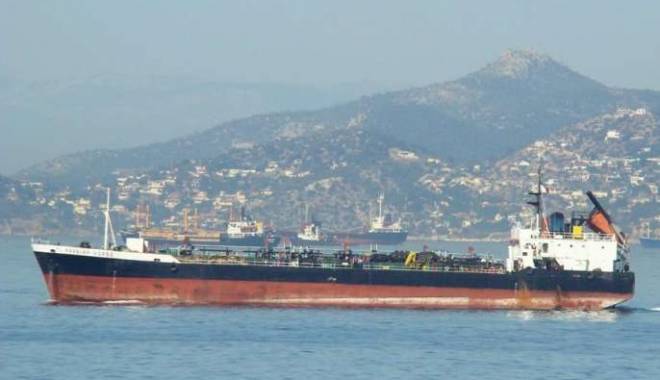 UN MARINAR A MURIT ȘI ALȚI OPT SUNT RĂNIȚI, DUPĂ CE UN TANC PETROLIER S-A SCUFUNDAT - untancpetrolier-1445854670.jpg