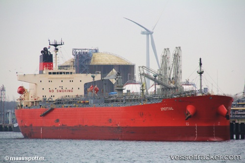 Un tanc petrolier a eșuat în Strâmtoarea Singapore - untancpetrolieraesuat-1478516605.jpg
