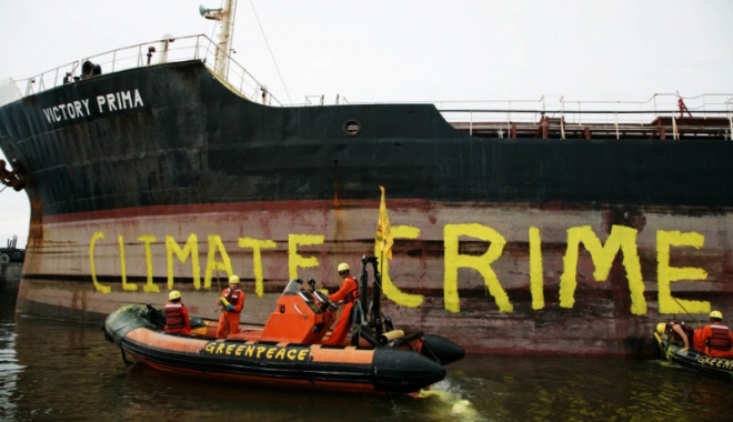 Un tanc petrolier a scufundat un vas pescăresc; un marinar a fost dat dispărut - untancpetrolierascufundatunvas-1478856547.jpg