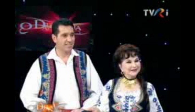 Christian Gigi Chiru, în costum popular, alături de Aneta Stan, la TVR 1 - untitled-1334403237.jpg
