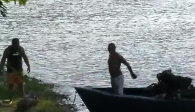 Prinși de jandarmi furând fier de pe o barjă aflată pe Dunăre | VIDEO - untitled-1344419060.jpg