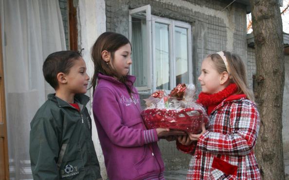 Rotary Cetatea Tomis împodobește bradul pentru copiii dezavantajați - untitled-1386776646.jpg