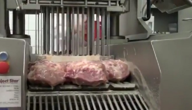 VIDEO. Credeai că doar carnea de pui este injectată? Imaginile care te lasă fără cuvinte - untitled-1412767873.jpg