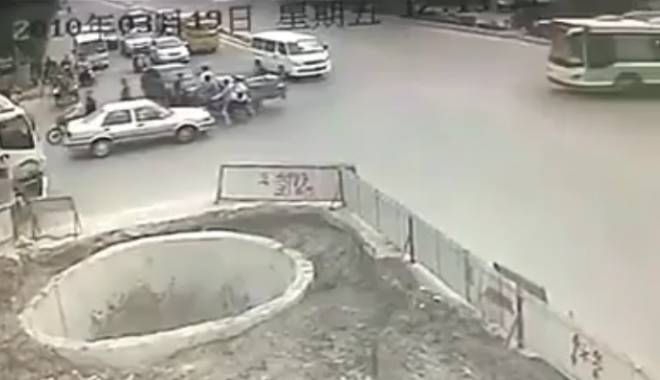 VIDEOCLIPUL ZILEI! Cel mai prost șofer de când lumea - untitled-1417082901.jpg