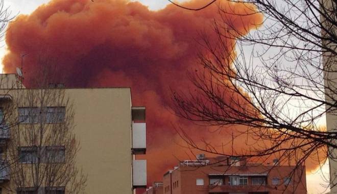 Galerie FOTO. Explozie la o uzină chimică de lângă Barcelona. UN NOR TOXIC AMENINȚĂ ORAȘUL. 60000 de oameni, sfătuiți să stea în casă. Ieșirile pe autostradă, închise - untitled-1423741808.jpg