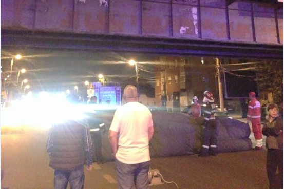 VIDEO. Trend suicidar? A blocat traficul timp de 40 de minute - untitled-1432814190.jpg