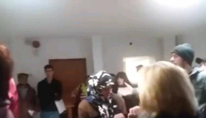 VIDEO INCREDIBIL. MAI CEVA CA LA UȘA CORTULUI. IATĂ CE SE ÎNTÂMPLĂ LA SEDIUL ANAF DIN CONSTANȚA - untitled-1454336589.jpg