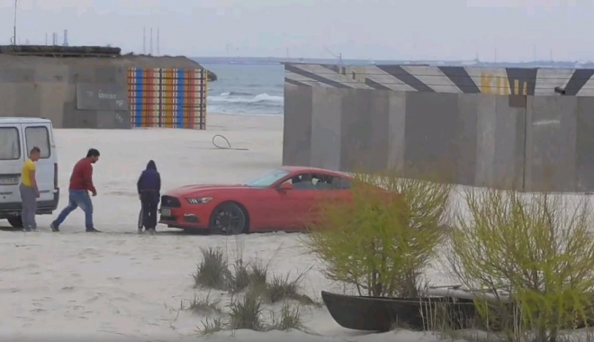 VIDEO. SCOS CU BULDOZERUL! BOLID DE LUX, ÎMPOTMOLIT PE PLAJĂ, ÎN MAMAIA - untitled-1459676649.jpg