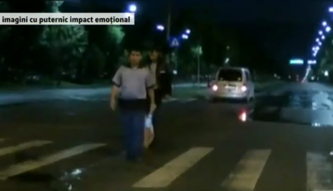 VIDEO ȘOCANT. Tânăr dezbrăcat, încătușat și bătut de polițiști, în plină stradă - untitled-1465283730.jpg