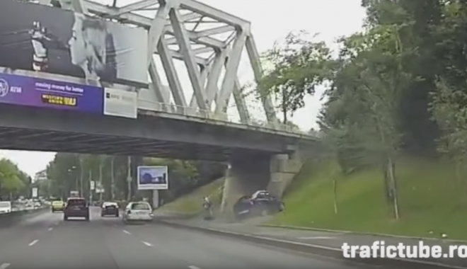 VIDEO. Răzbunare în trafic. LOGAN IZBIT DE UN TOUAREG. Ce s-a întâmplat cu șoferul vinovat - untitled-1471780296.jpg