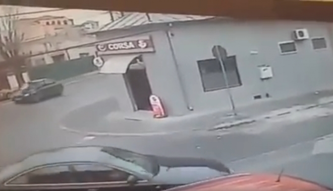VIDEO / COPIL DE TREI ANI, VICTIMĂ ÎNTR-UN ACCIDENT RUTIER, LA CONSTANȚA. Camerele video au surprins întregul moment - untitled-1490614922.jpg