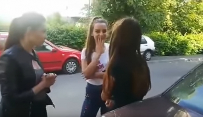 VIDEO ÎNGROZITOR / ELEVĂ BĂTUTĂ, UDATĂ ȘI ÎNGENUNCHIATĂ DE COLEGI. Filmarea a ajuns pe Internet - untitled-1497175875.jpg