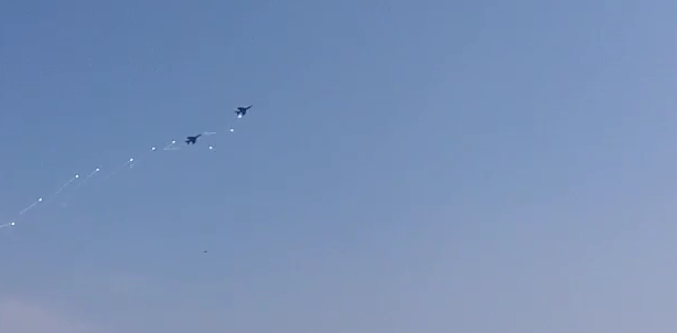 ZIUA MARINEI 2017. Atac cu bombe, executat de șase avione - VIDEO - untitled-1502785849.jpg