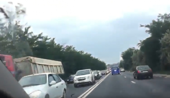 AGLOMERAȚIA DE PE PLAJE S-A MUTAT PE ȘOSELE! HAOS ÎN TRAFIC, LA CONSTANȚA - VIDEO - untitled-1502871576.jpg