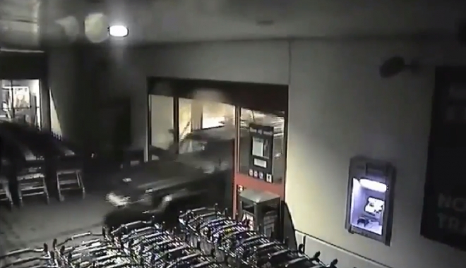 CA-N FILME! Iată cum au dat spargerea hoții de paypoint-uri, din Constanța - VIDEO - untitled-1516825461.jpg