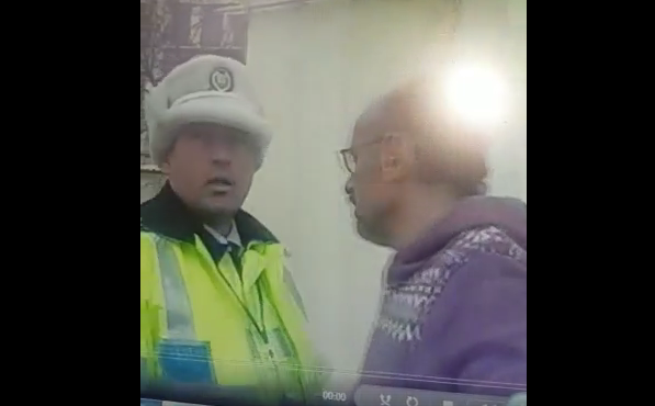 ATENȚIE, LIMBAJ VULGAR! SCANDAL LA SPITALUL DIN HÂRȘOVA! POLIȚIȘTII LOCALI, ÎNJURAȚI CA LA UȘA CORTULUI - VIDEO - untitled-1520337592.jpg