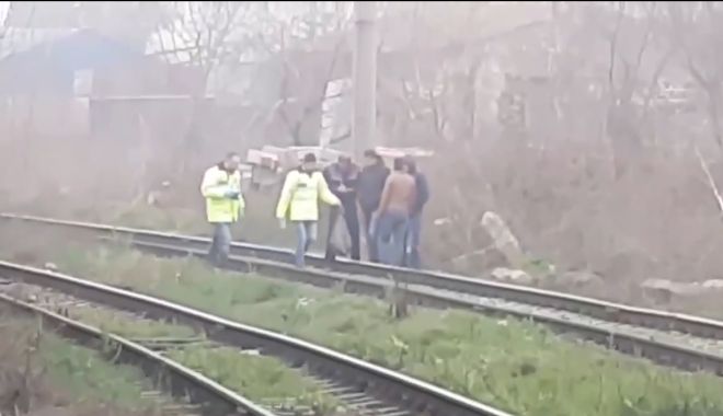 VIDEO / PERSOANĂ LOVITĂ DE TREN, LA CONSTANȚA. A SUFERIT TĂIETURI LA PICIOARE! - untitled-1523378014.jpg
