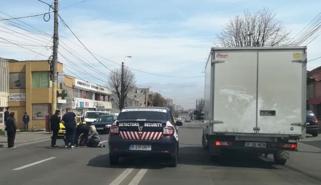 Galerie foto. ACCIDENT RUTIER LA CONSTANȚA. Pieton lovit de o mașină, pe bulevardul Brătianu - untitled-1523447421.jpg
