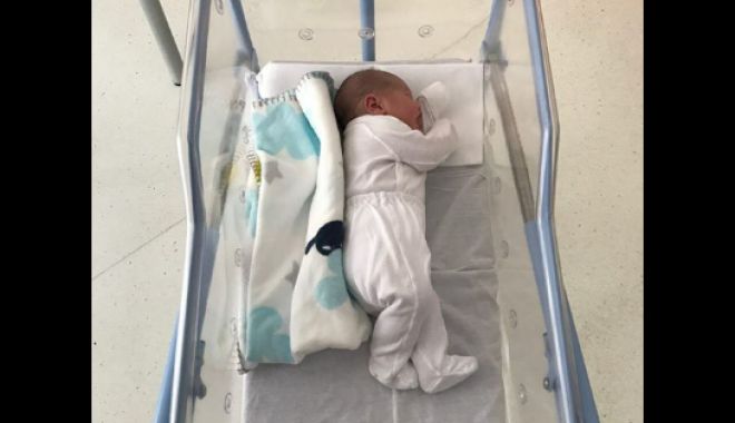 Cum o cheamă pe fiica Elenei Băsescu? Bunicul Traian a postat primele poze - untitled-1528110959.jpg