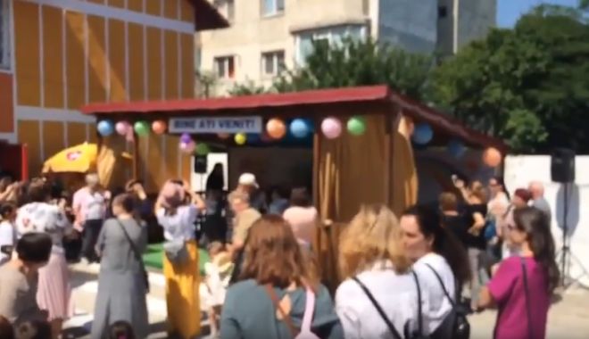 VIDEO. MICII ROCKERI DIN CONSTANȚA! Serbare de sfârșit de an, pe muzica AC/DC - untitled-1528456849.jpg