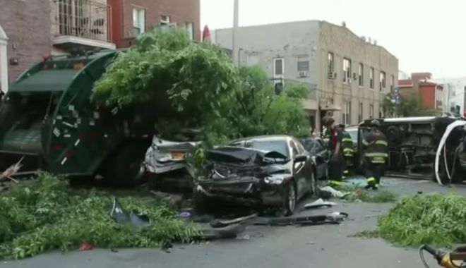 VIDEO / O MAȘINĂ DE GUNOI A FĂCUT PRĂPĂD PE ȘOSEA! - untitled-1528715921.jpg