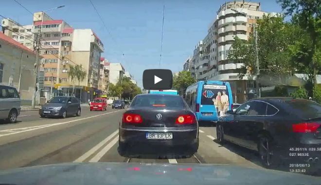 VIDEO / Șofer filmat coborând din mașină la o trecere de pietoni ca să ajute o persoană cu handicap - untitled-1528971853.jpg