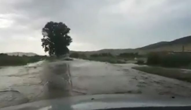 Video. Inundații în județul Constanța. DN22A, blocat de aluviuni - untitled-1530169332.jpg