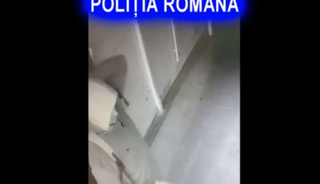 VIDEO. Un bărbat care incendiază ușile apartamentelor, căutat de polițiști - untitled-1531728416.jpg