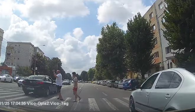 VIDEO ȘOCANT! Șofer inconștient, la un pas să spulbere doi pietoni, pe trecere, în Constanța - untitled-1532863475.jpg