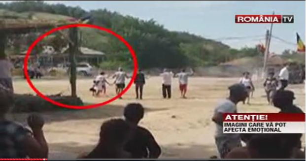 ATENȚIE, VIDEO ȘOCANT! Cinci copii SPULBERAȚI, după ce un șofer beat a intrat cu mașina în ei, într-un parc - untitled-1534404538.jpg