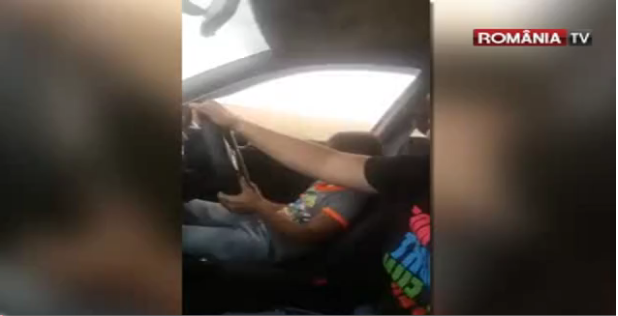 INCONȘTIENȚĂ MAXIMĂ! Copil de 7 ani, la volan, transmite LIVE pe Facebook! - untitled-1537253120.jpg