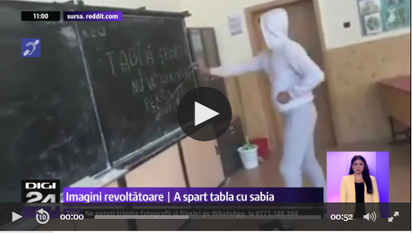 VIDEO. VESTUL SĂLBATIC LA ȘCOALĂ! UN ELEV A SPART TABLA CU O SABIE - untitled-1538126093.jpg