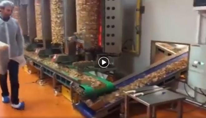 VIDEO. Rămâi cu gura căscată! Cum se prepară shaorma în alte colțuri ale lumii - untitled-1539862520.jpg